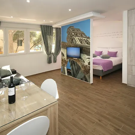 Apartment 4 In