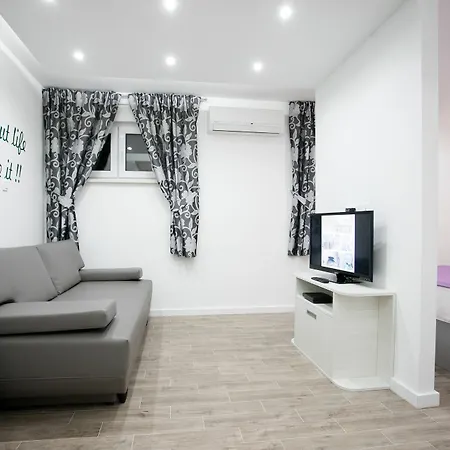 Apartment 4 In *